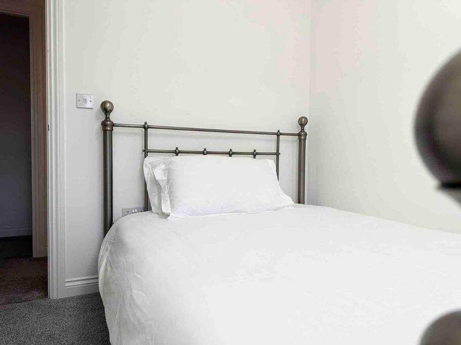 Serene Home Ideally Connected To Central London ブロムリー エクステリア 写真