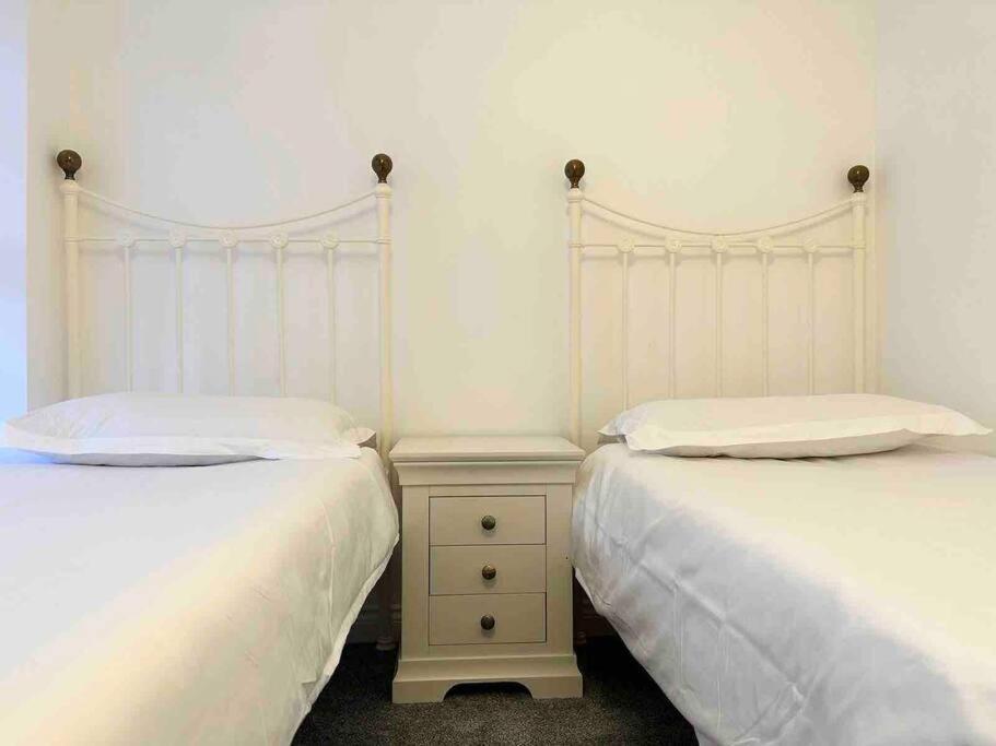 Serene Home Ideally Connected To Central London ブロムリー エクステリア 写真