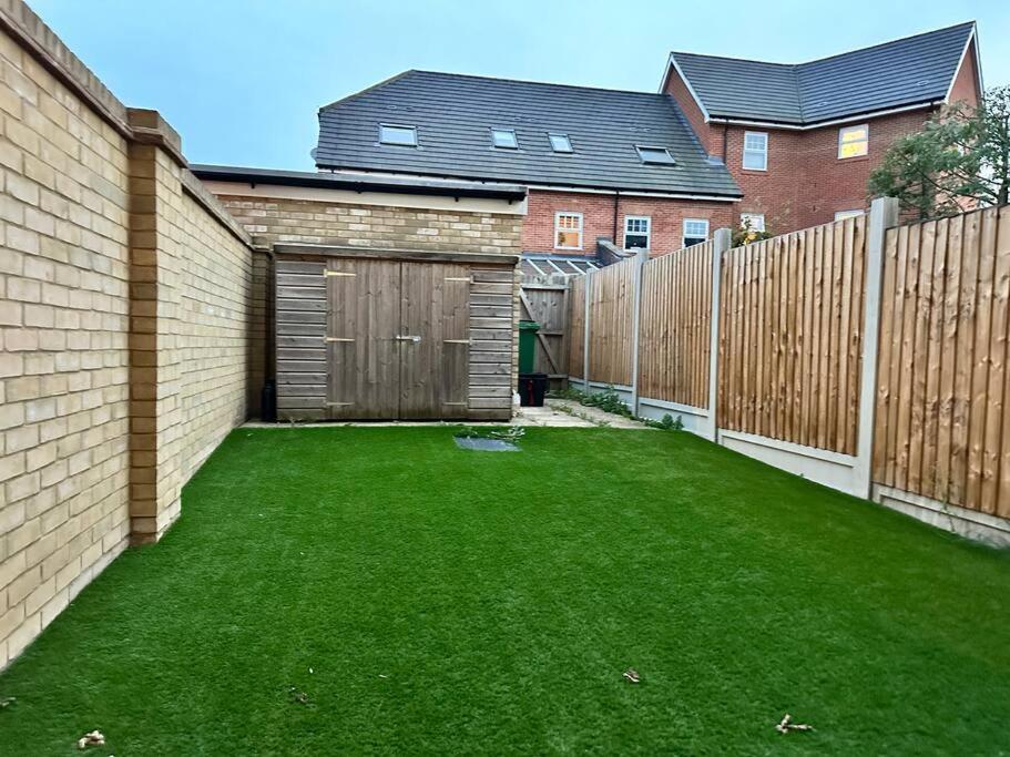 Serene Home Ideally Connected To Central London ブロムリー エクステリア 写真