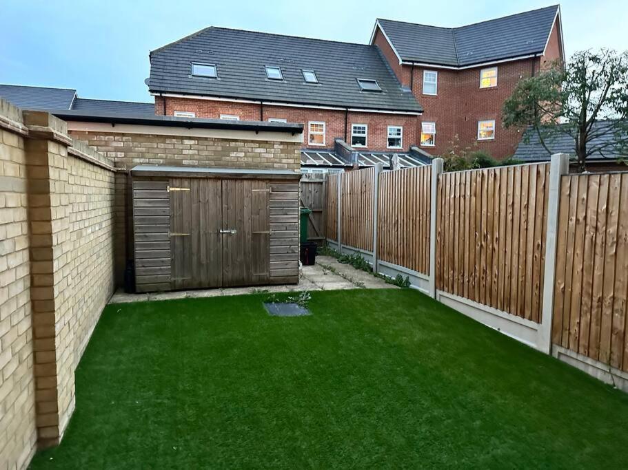 Serene Home Ideally Connected To Central London ブロムリー エクステリア 写真