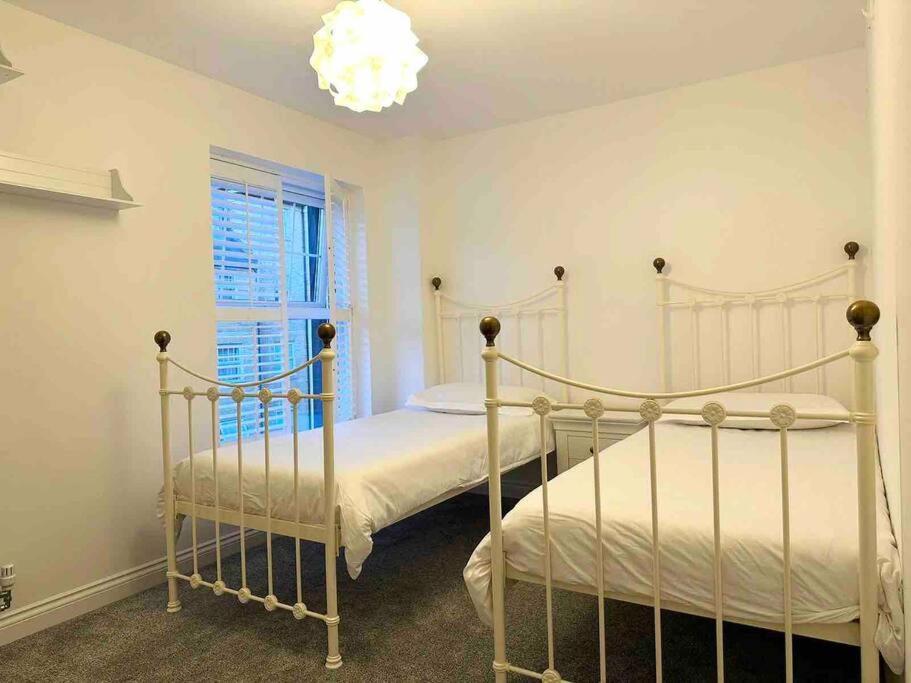 Serene Home Ideally Connected To Central London ブロムリー エクステリア 写真