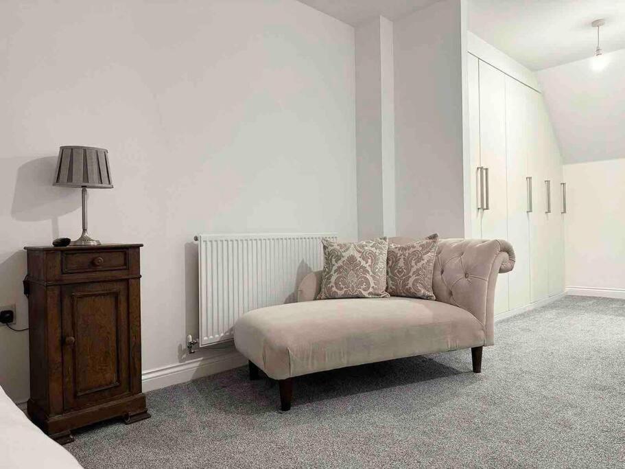 Serene Home Ideally Connected To Central London ブロムリー エクステリア 写真