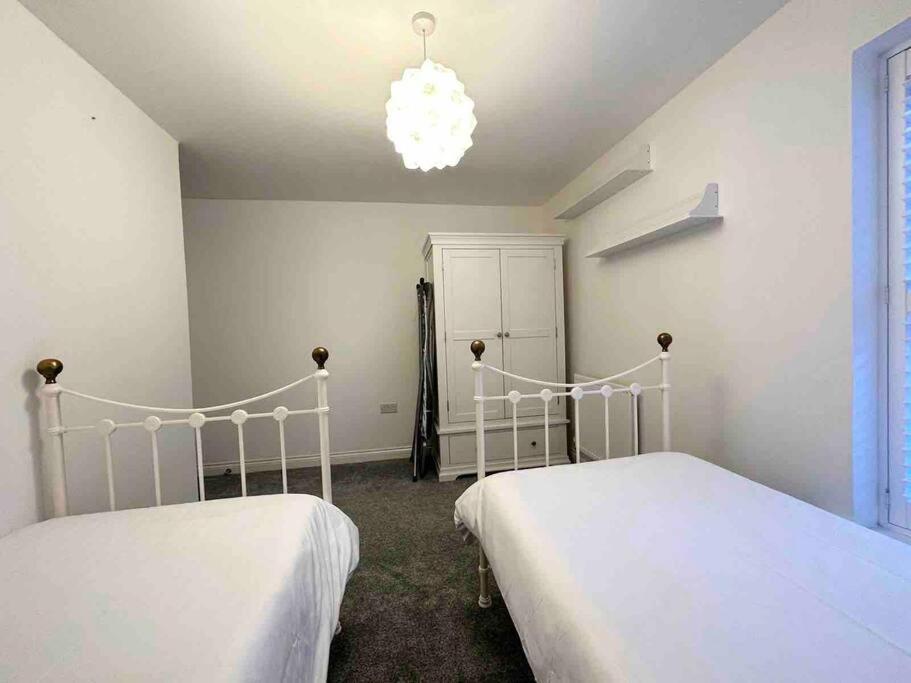 Serene Home Ideally Connected To Central London ブロムリー エクステリア 写真