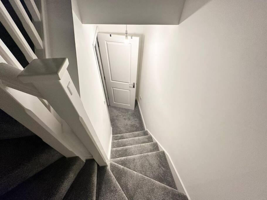 Serene Home Ideally Connected To Central London ブロムリー エクステリア 写真