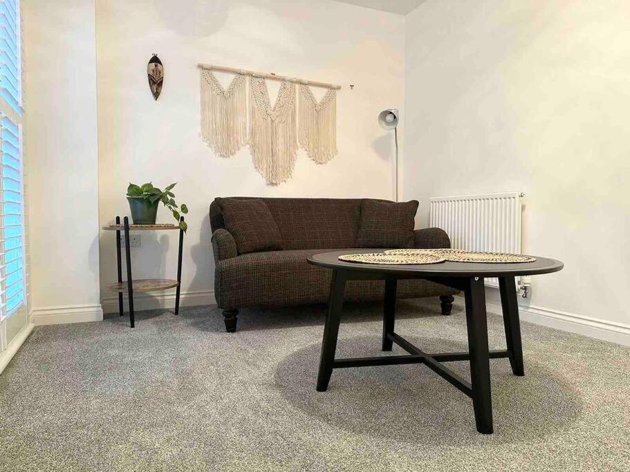 Serene Home Ideally Connected To Central London ブロムリー エクステリア 写真
